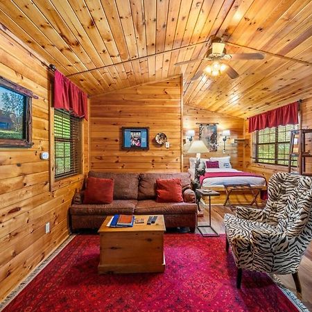 Villa Cabin 5 Studio Cabin With Hot Tub, Water View And Fire Pit Sevierville Exterior foto