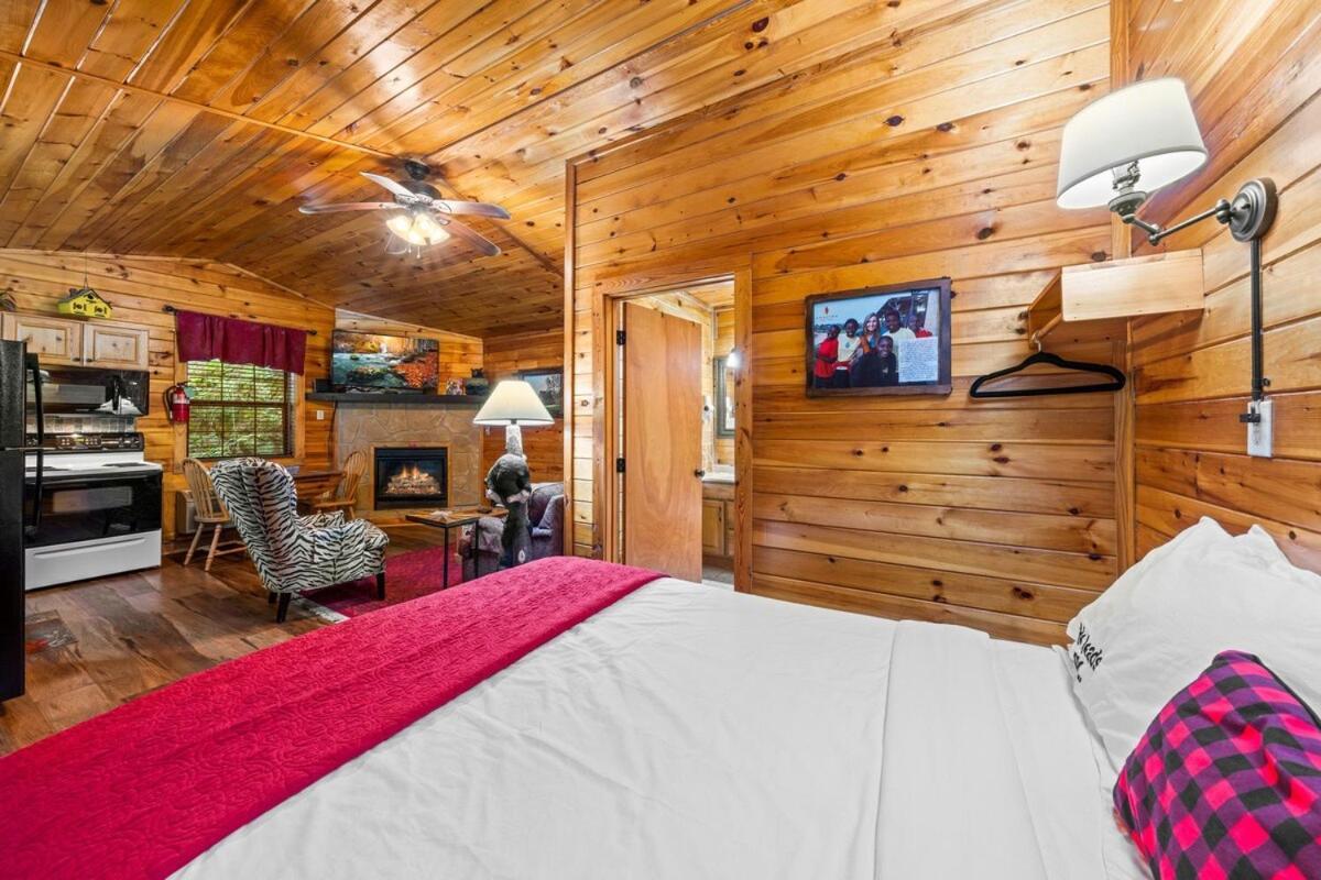 Villa Cabin 5 Studio Cabin With Hot Tub, Water View And Fire Pit Sevierville Exterior foto