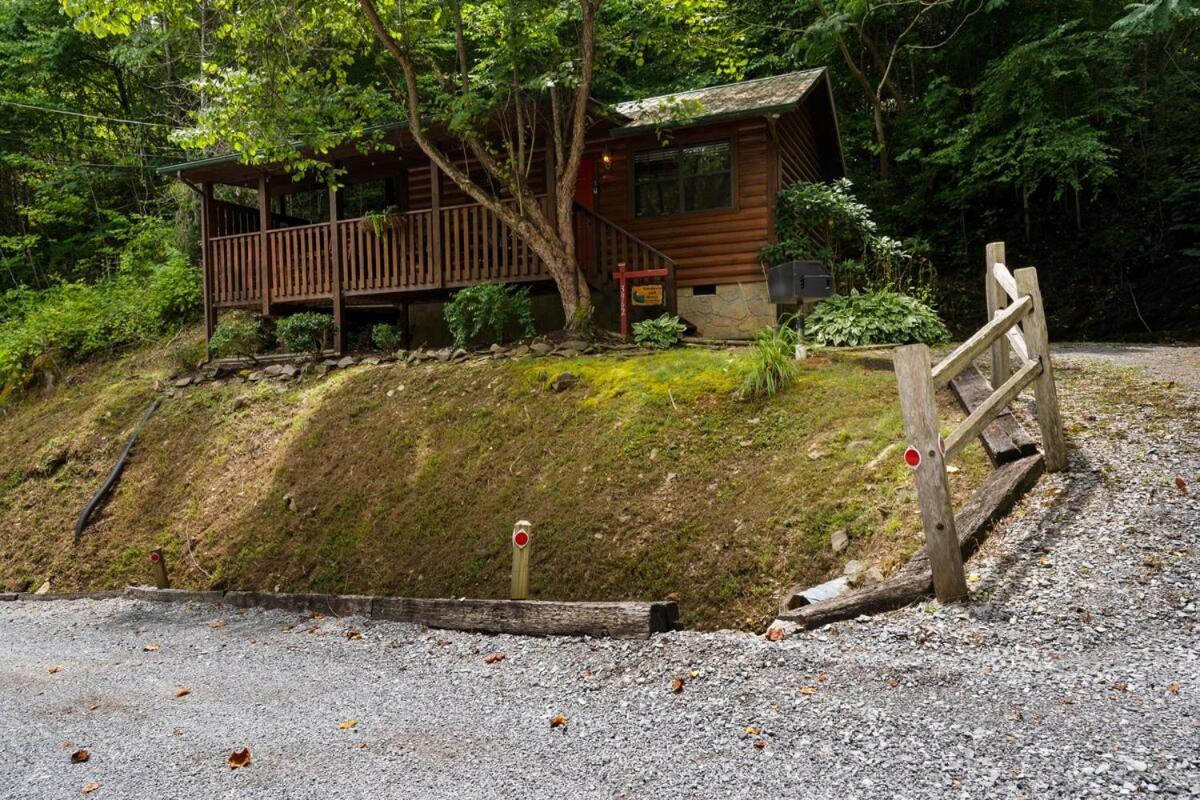 Villa Cabin 5 Studio Cabin With Hot Tub, Water View And Fire Pit Sevierville Exterior foto