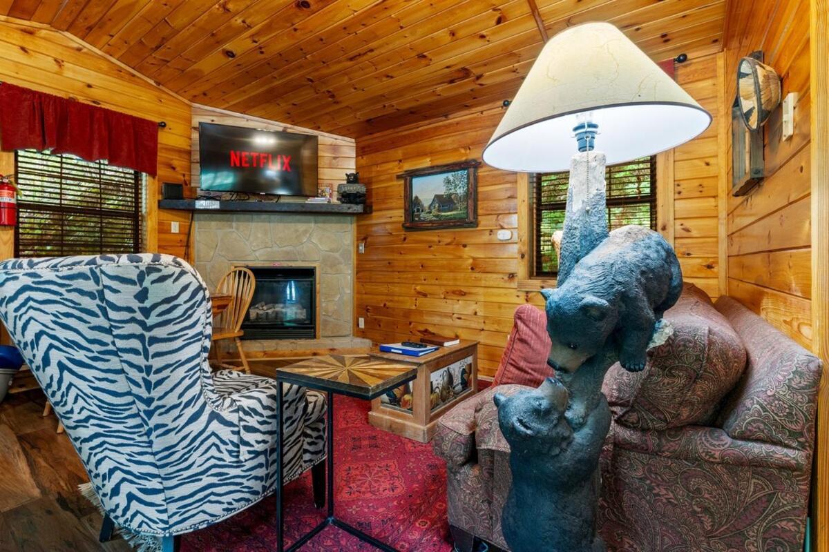 Villa Cabin 5 Studio Cabin With Hot Tub, Water View And Fire Pit Sevierville Exterior foto