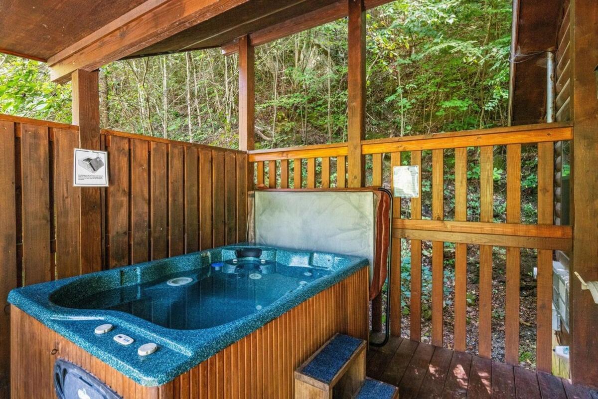 Villa Cabin 5 Studio Cabin With Hot Tub, Water View And Fire Pit Sevierville Exterior foto